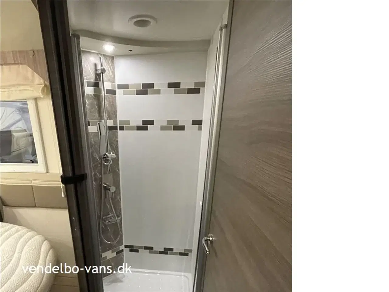 Billede 14 - 2021 - McLouis Nevis 879 G Matic   Højdejusterbar dobbeltseng i bag - stor garage - 160 HK automatgear