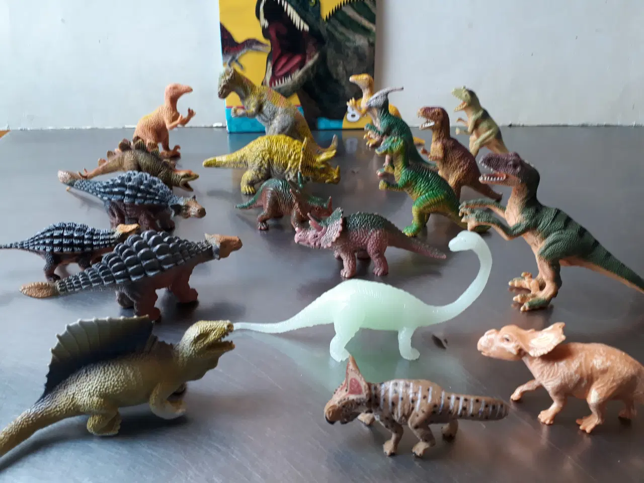 Billede 4 - 19 Dinosaurs & 1 Dinobog