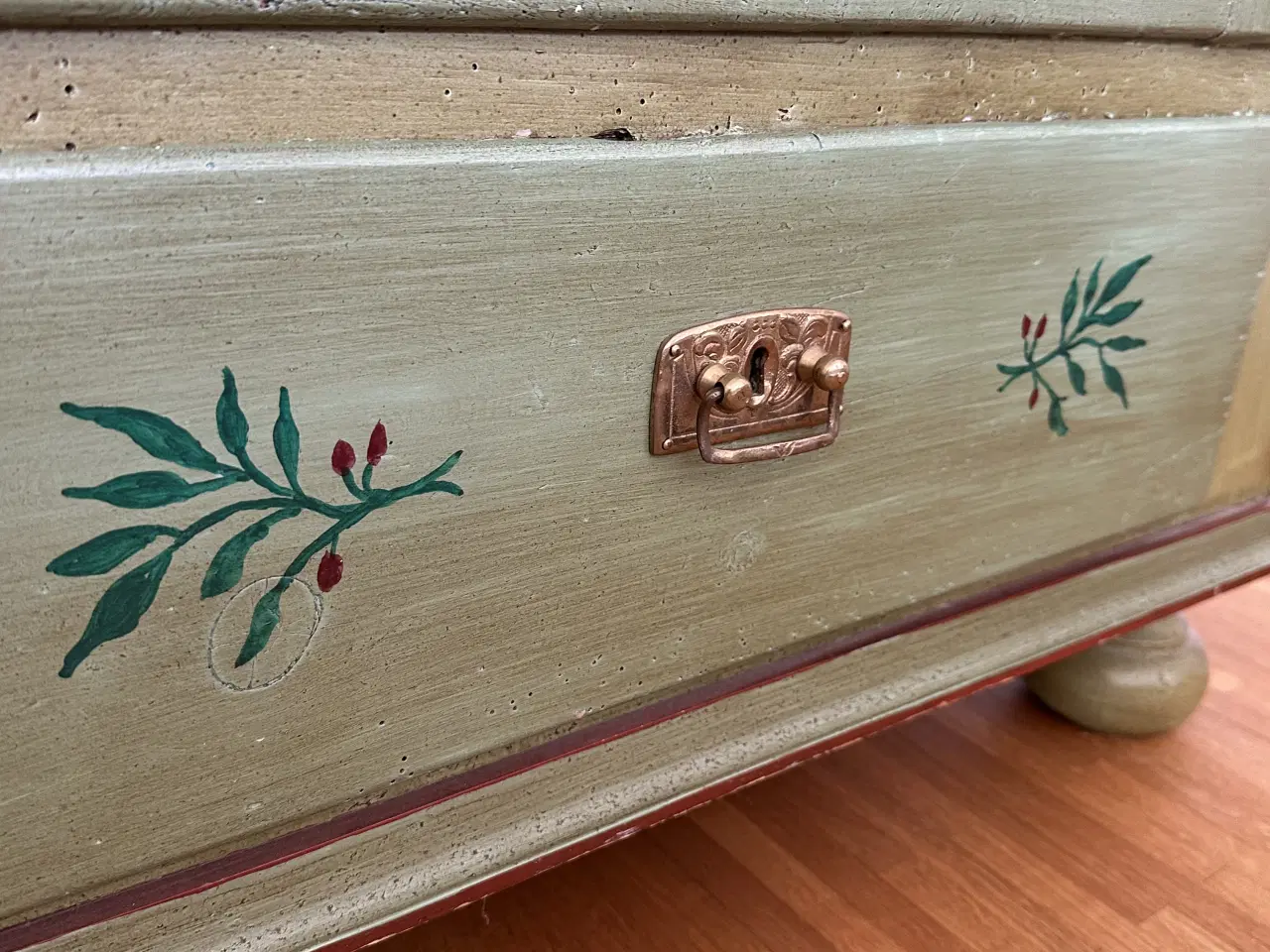 Billede 7 - Flot malet karlekammerskab 