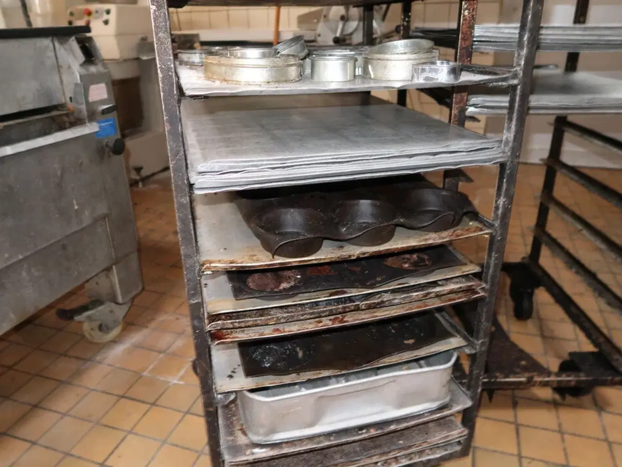 Billede 8 - 2 stk. stikvogne med div. Bageplader og forme