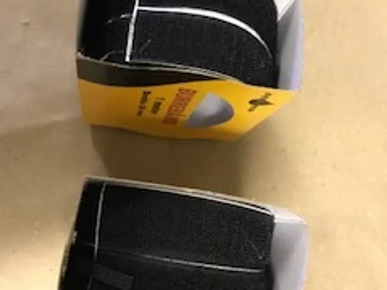 Billede 2 - Selvklæbende sort velcrobånd