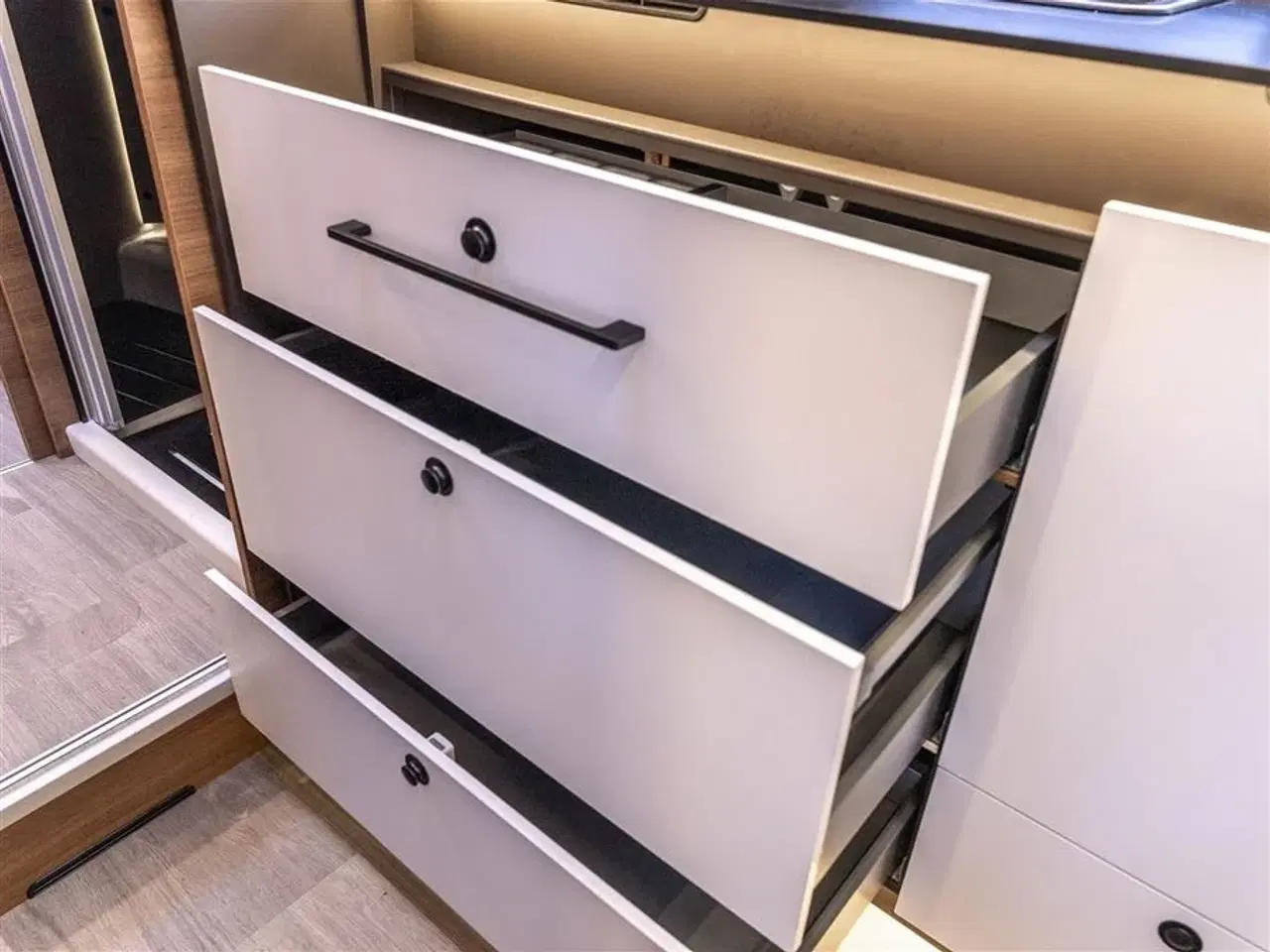 Billede 12 - 2026 - Benimar Mileo 268 Skandinavisk design og komfort året rundt