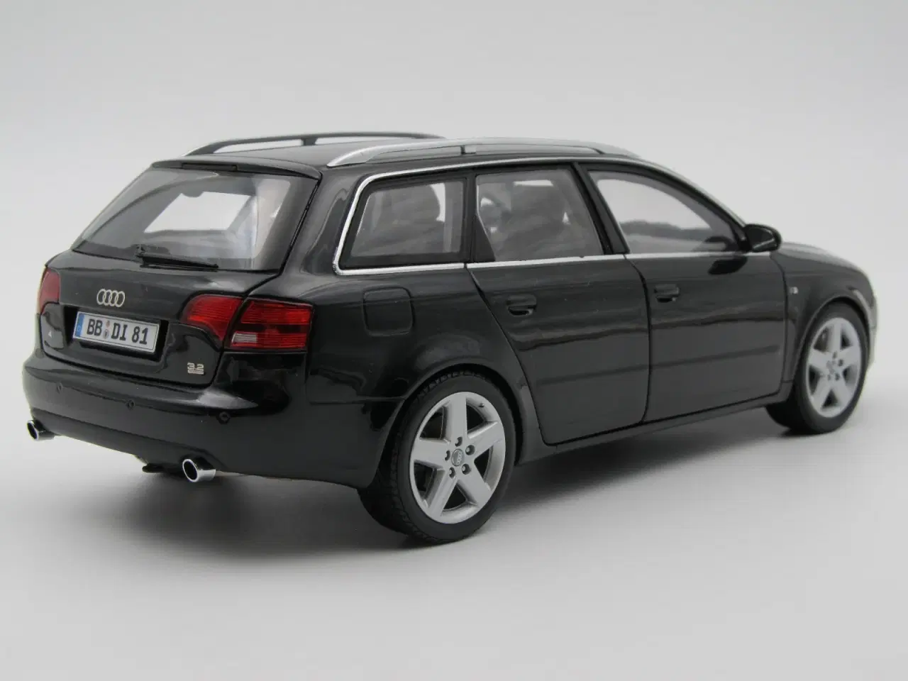 Billede 3 - 2005 Audi A4 Avant 3,2 FSI Quattro Minichamps 1:18