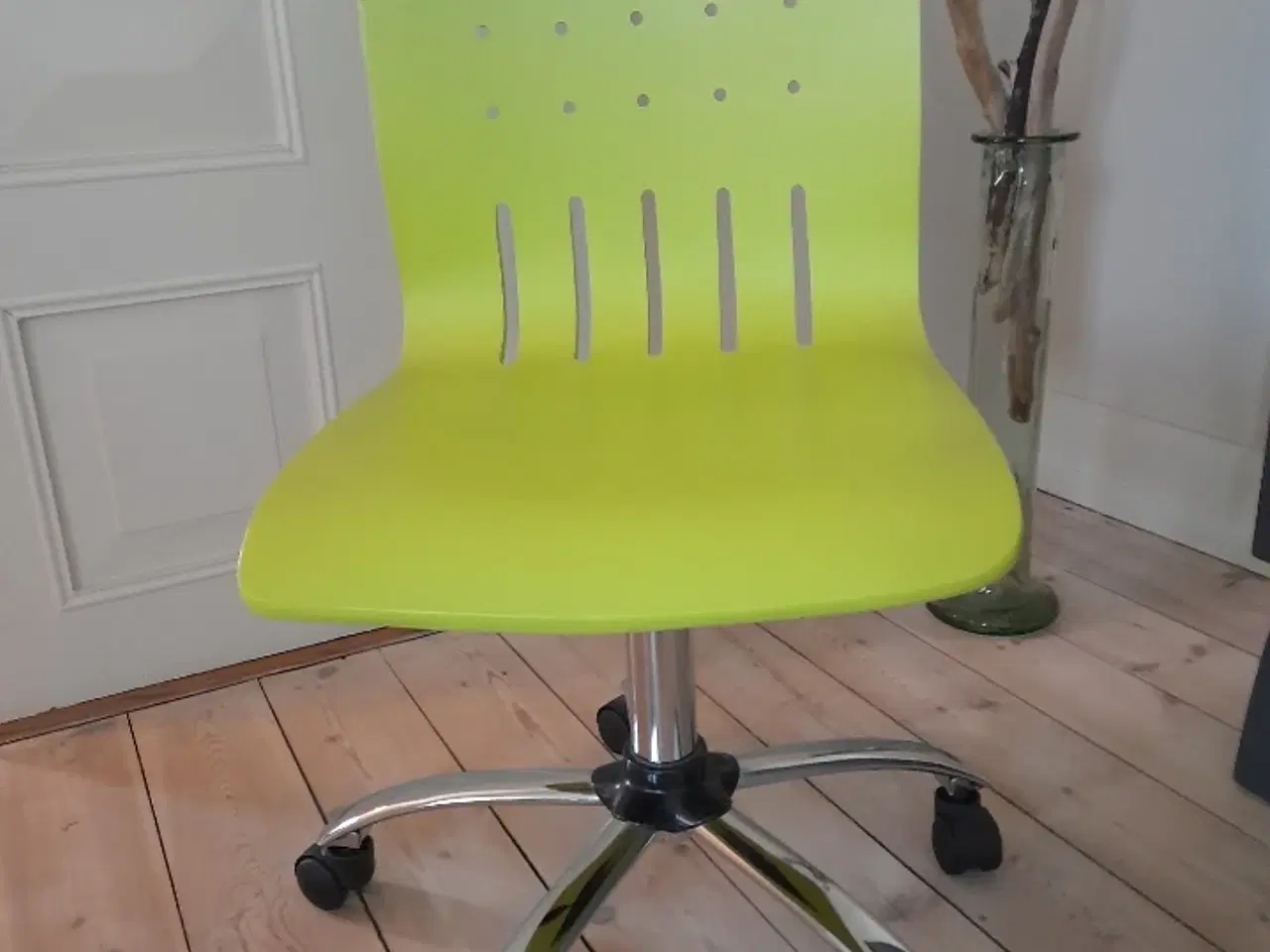 Billede 1 - Limefarvet kontorstol