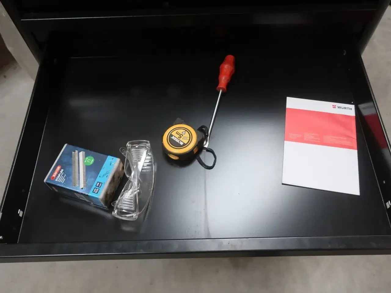 Billede 8 - Værkstedsvogn med indhold