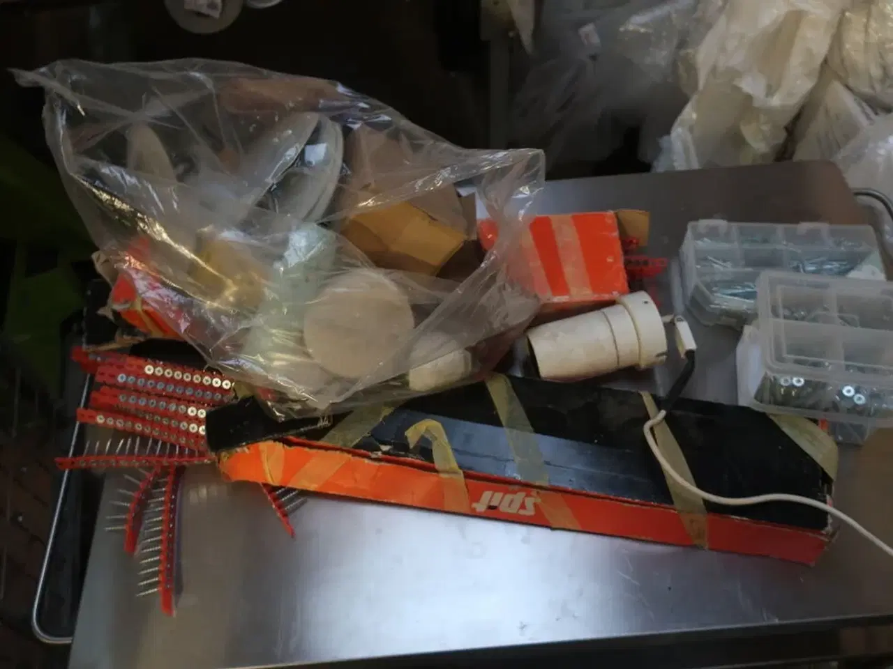 Billede 5 - Lamper, ledninger, værktøj m.m.