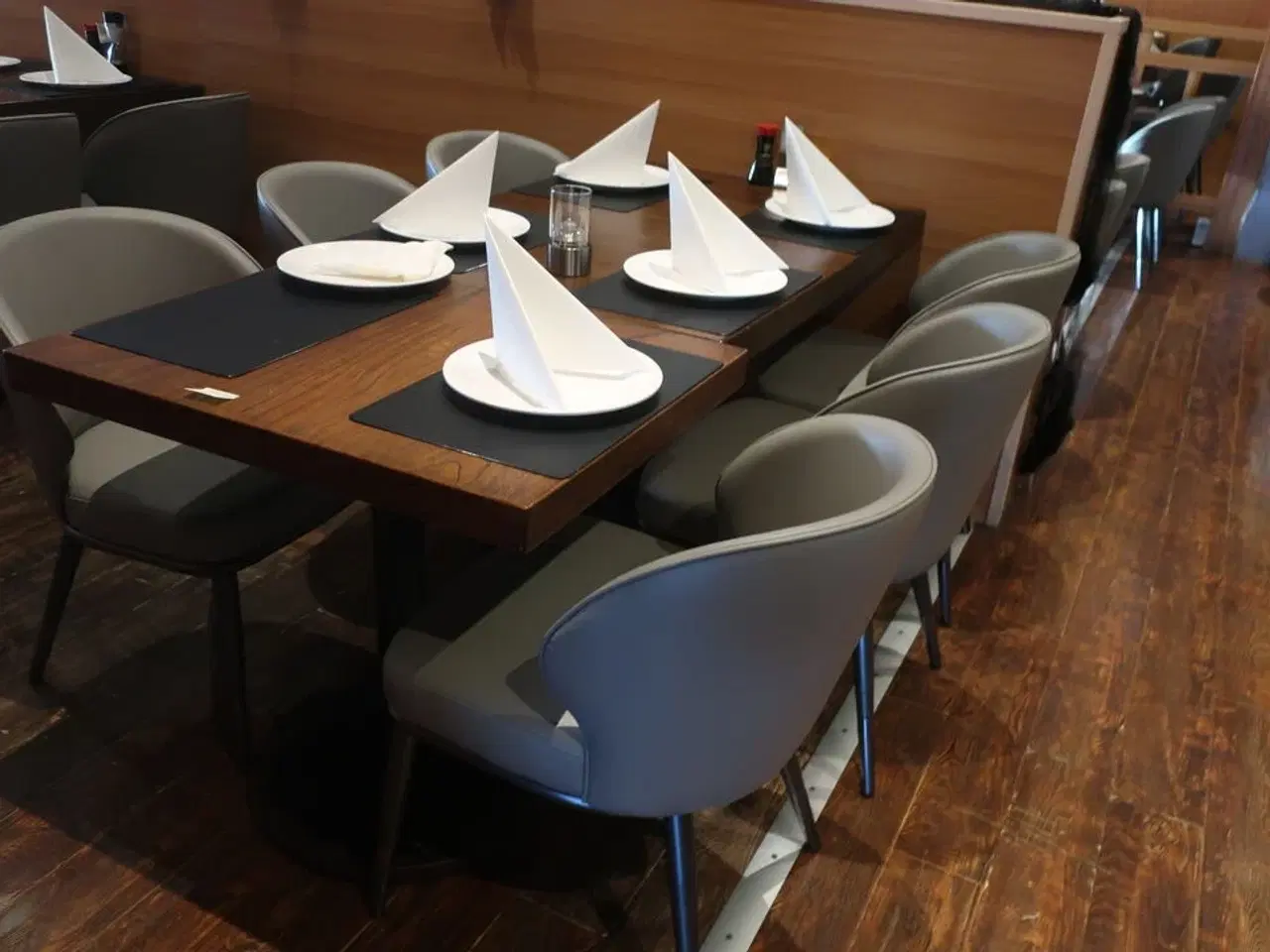 Billede 1 - 10 borde og 30 nye stole