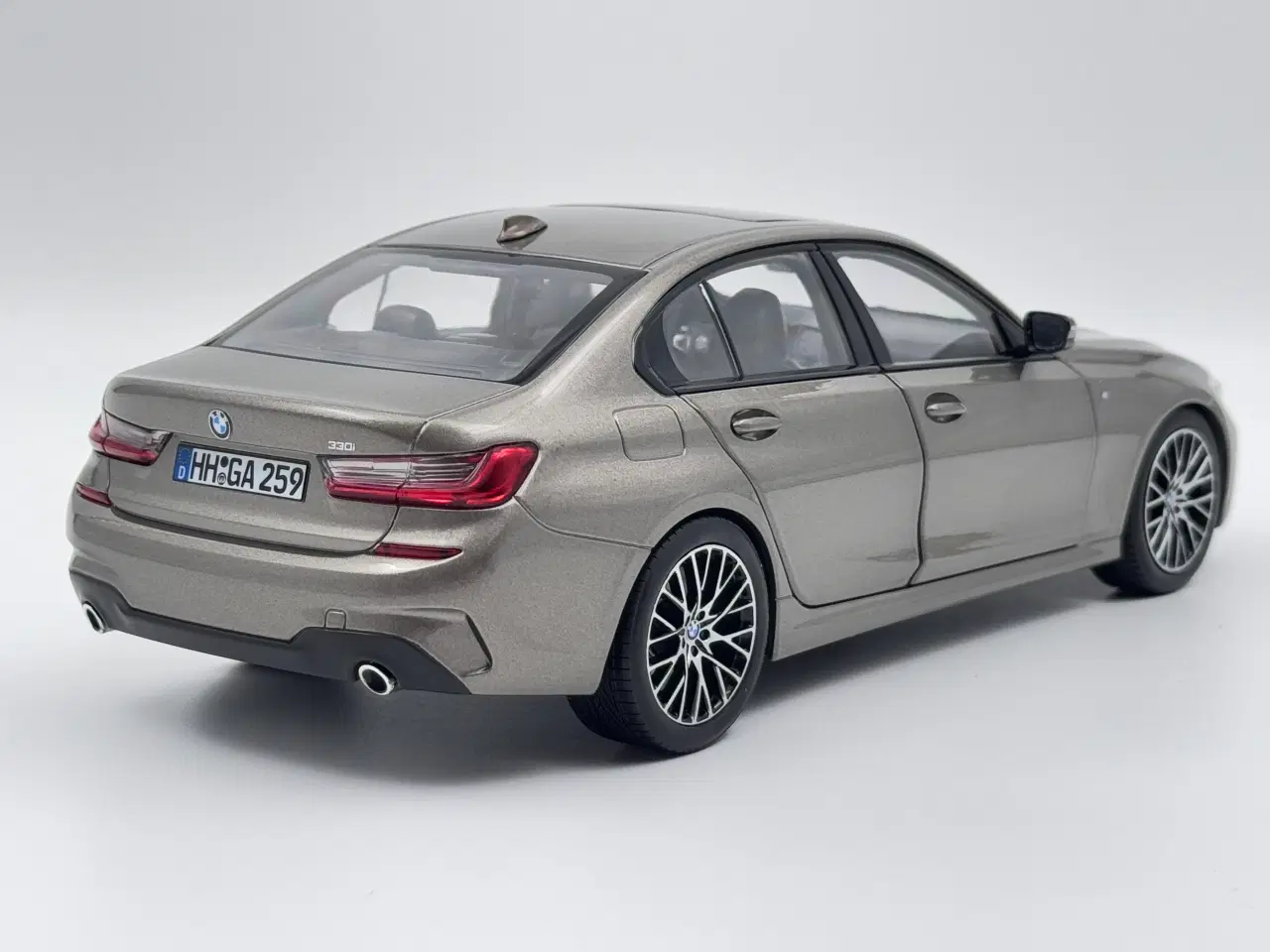 Billede 3 - 2019 BMW 330i M Sport 1:18