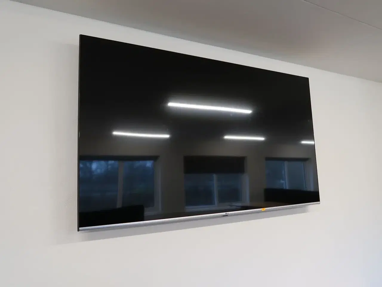 Billede 1 - Fjernsyn LG med fjernbetjening