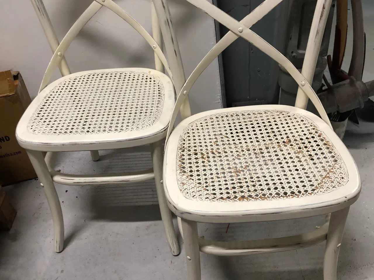 Billede 2 - 2 hvide antiklook stole 