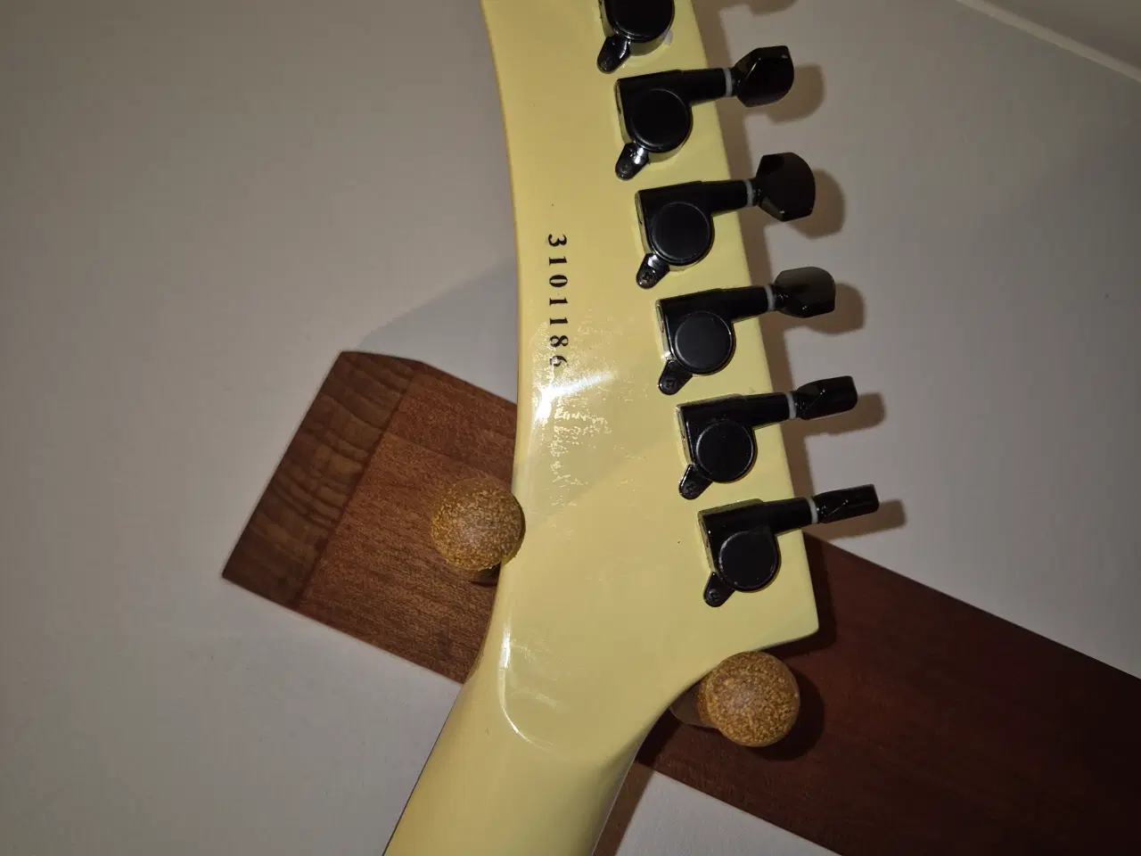 Billede 4 - Explorer Guitar Cream