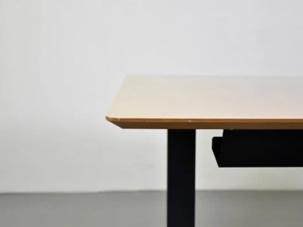 Billede 10 - Scan office hæve-/sænkebord med birkefiner, 150 cm.