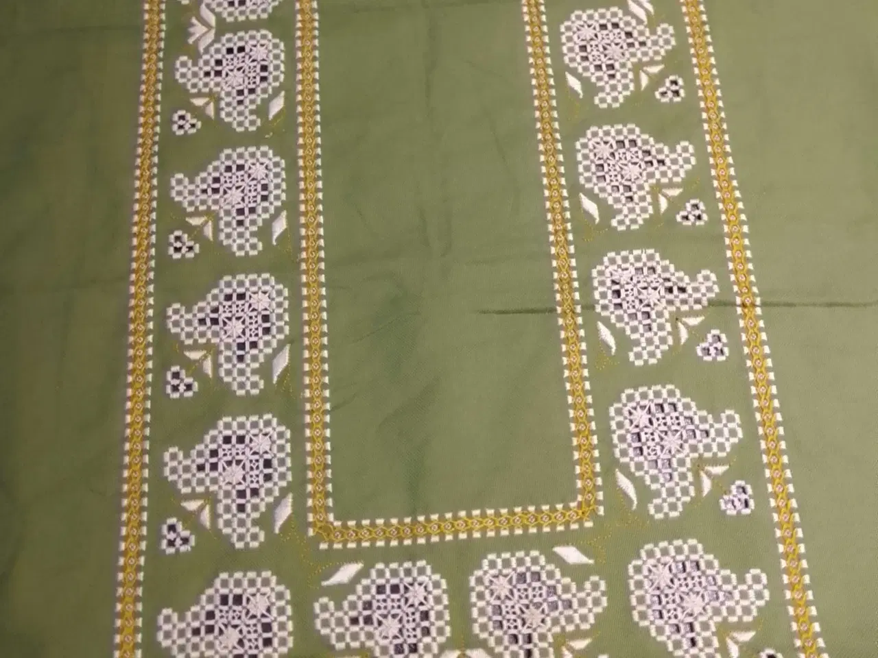 Billede 2 - Broderet khaki farvet du , stor dug