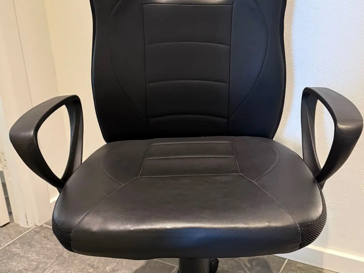 Billede 2 - GAME Y´S Gamerstol junior med LED lys - sort PVC l