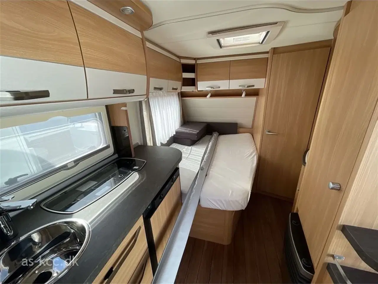 Billede 9 - 2018 - Knaus Südwind 450 FU   Knaus Südwind årg. 2018 4 sovepladser, 5 siddepladser, mover, posemarkise, cykelholder.
