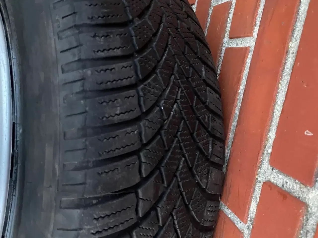 Billede 4 - 16” Renault vinterhjul med gode vinterdæk på