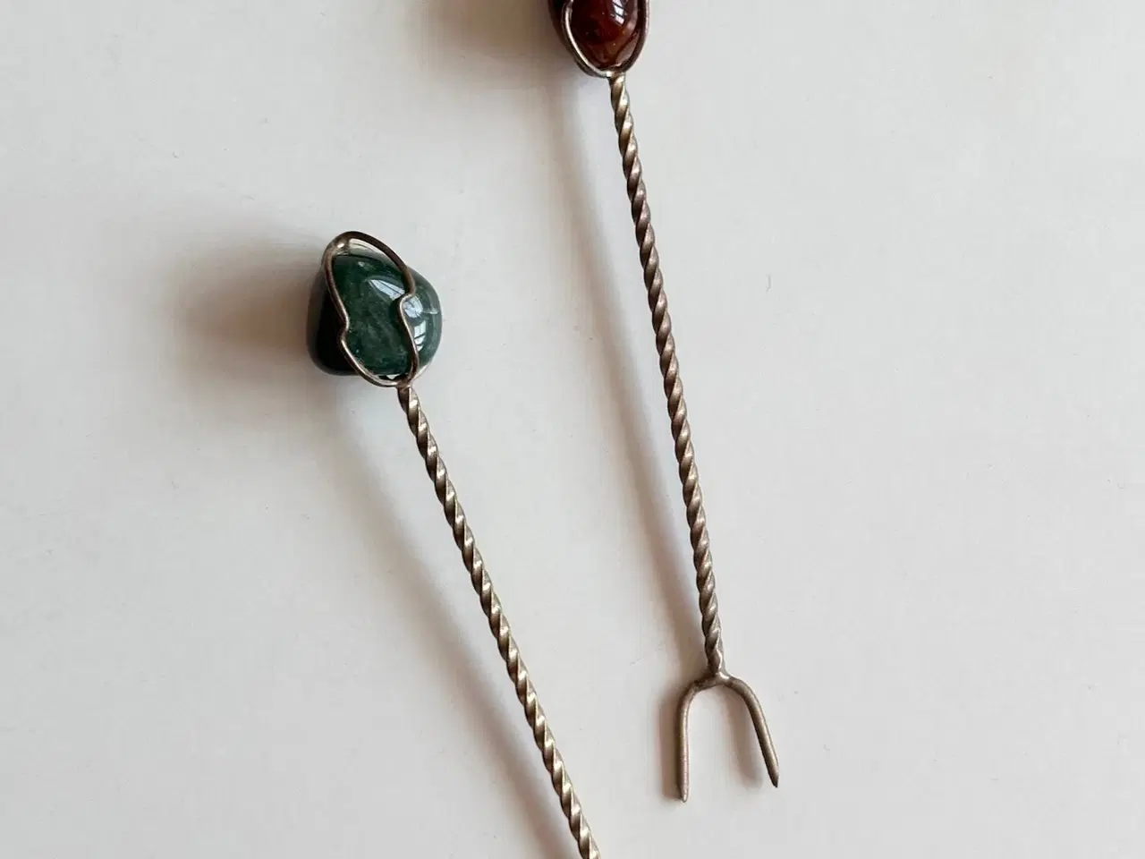 Billede 2 - Pålægsgafler m halvædelstene, 2 stk samlet