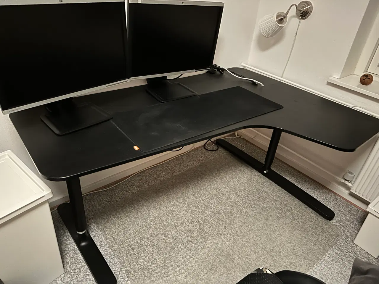 Billede 3 - Fint sort justerbart skrivebord fra IKEA sælges