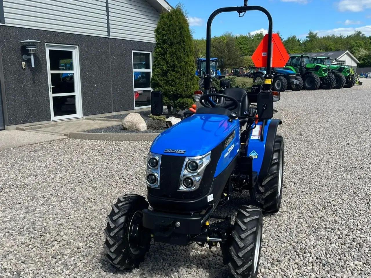 Billede 14 - Solis S26 6+2 Gearmaskine med Servostyring og brede traktorhjul