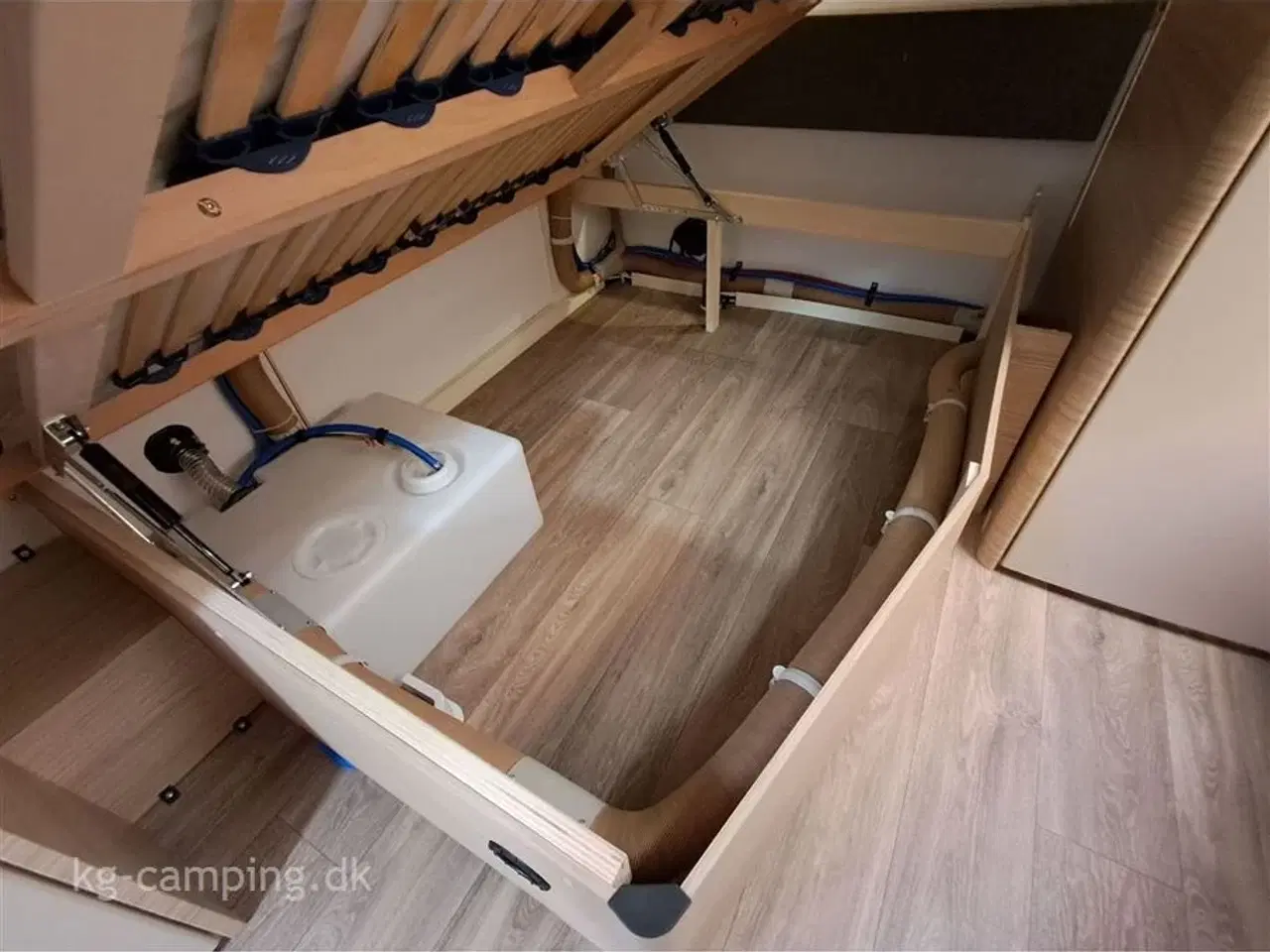 Billede 14 - 2026 - Fendt Bianco Selection 465 SFB Fransk dobbeltseng og Rundsiddegruppe - Kan nedvejes til 1500 kg.