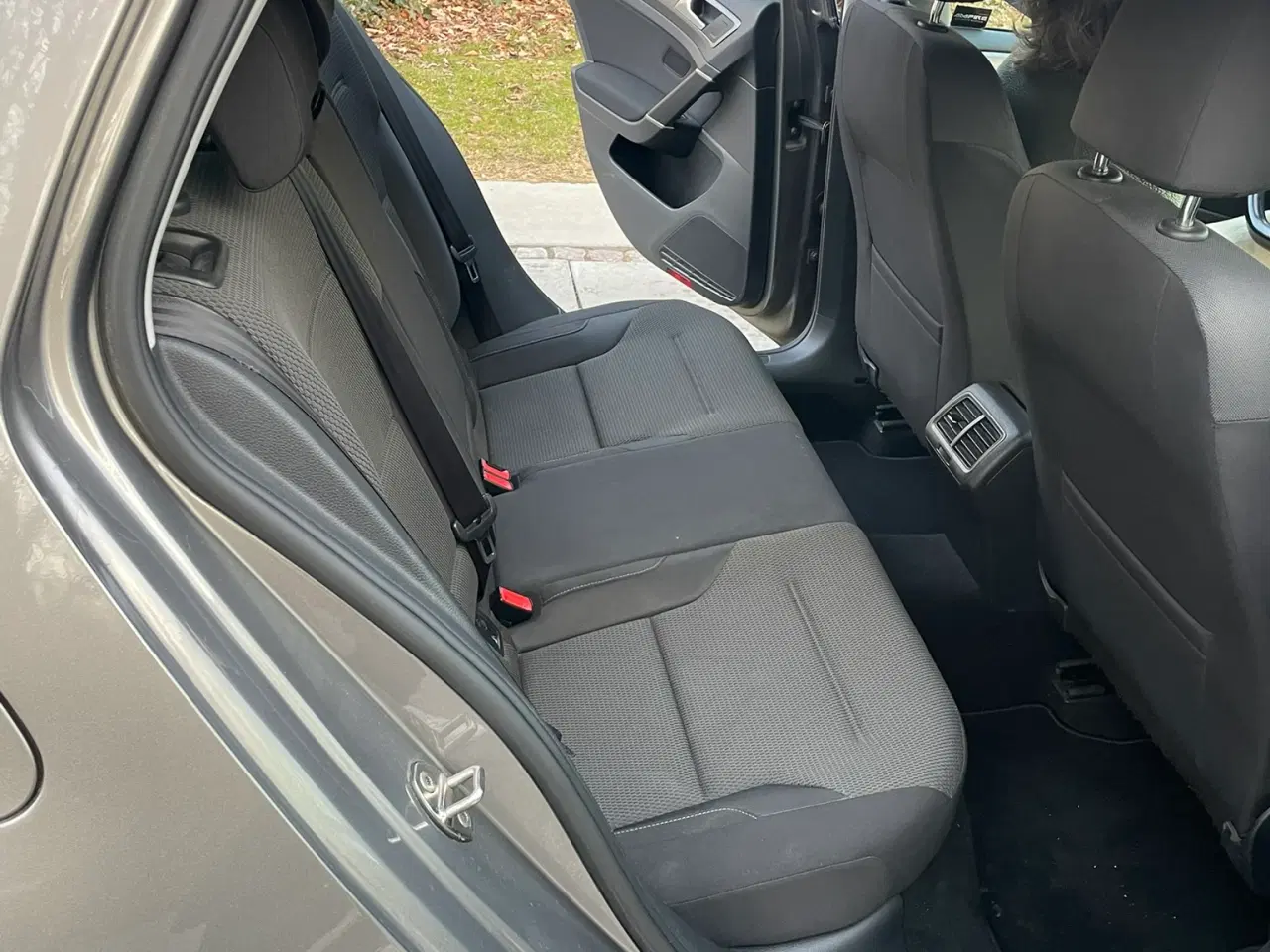 Billede 9 - Velholdt og driftssikker VW Golf sælges – klar til