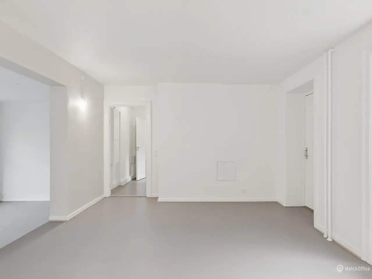 Billede 8 - Flot butik/klinik/Coffee shop med store facadevinduer –