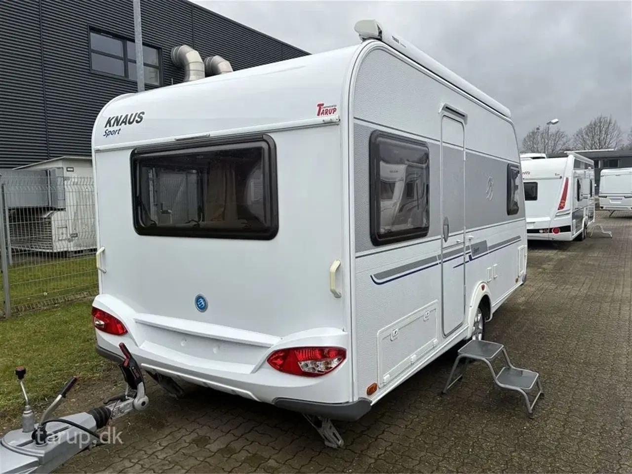 Billede 3 - 2013 - Knaus Sport 450 FU   Fast monteret Thule markise, rundsiddegruppe, mover, Isabella sunshine, stabilisator, aircondition, varmtvand, udvendigt gasudtag og EL.