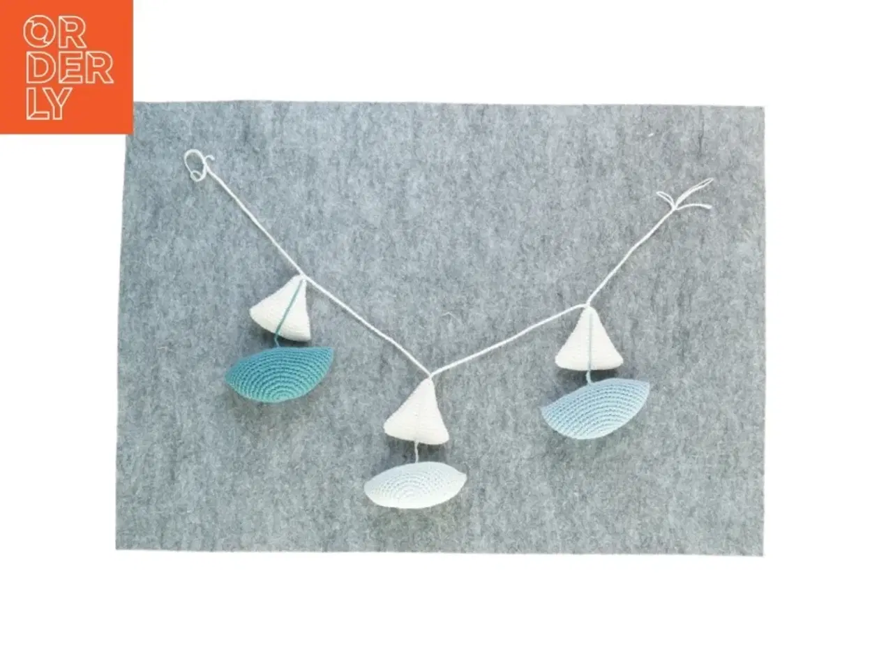 Billede 1 - Strikket pynt til barnevogn el. lign. (str. 70 x 12 cm)