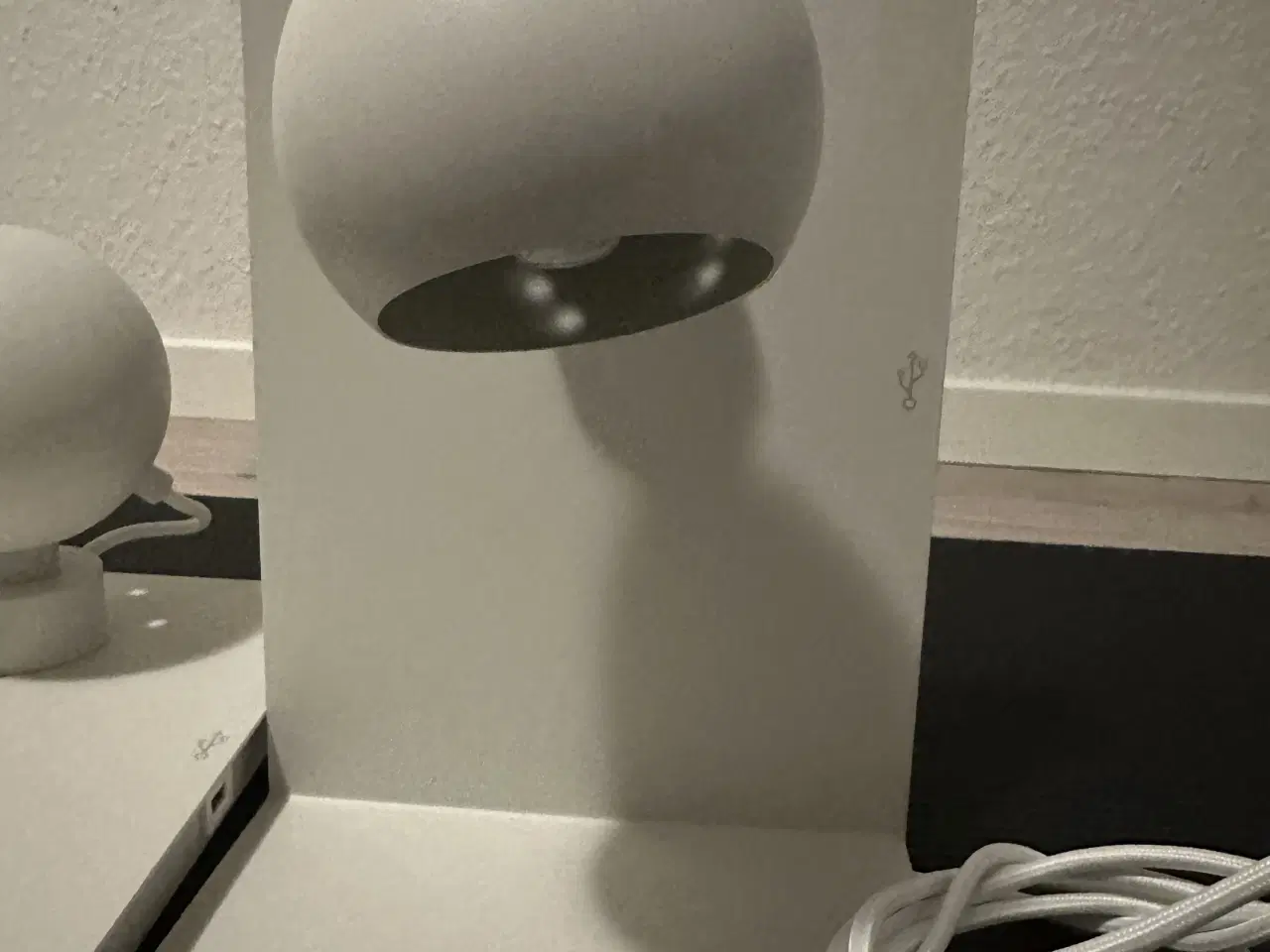 Billede 3 - BALL Wall væglampe med USB stik hvid - 2 stk.