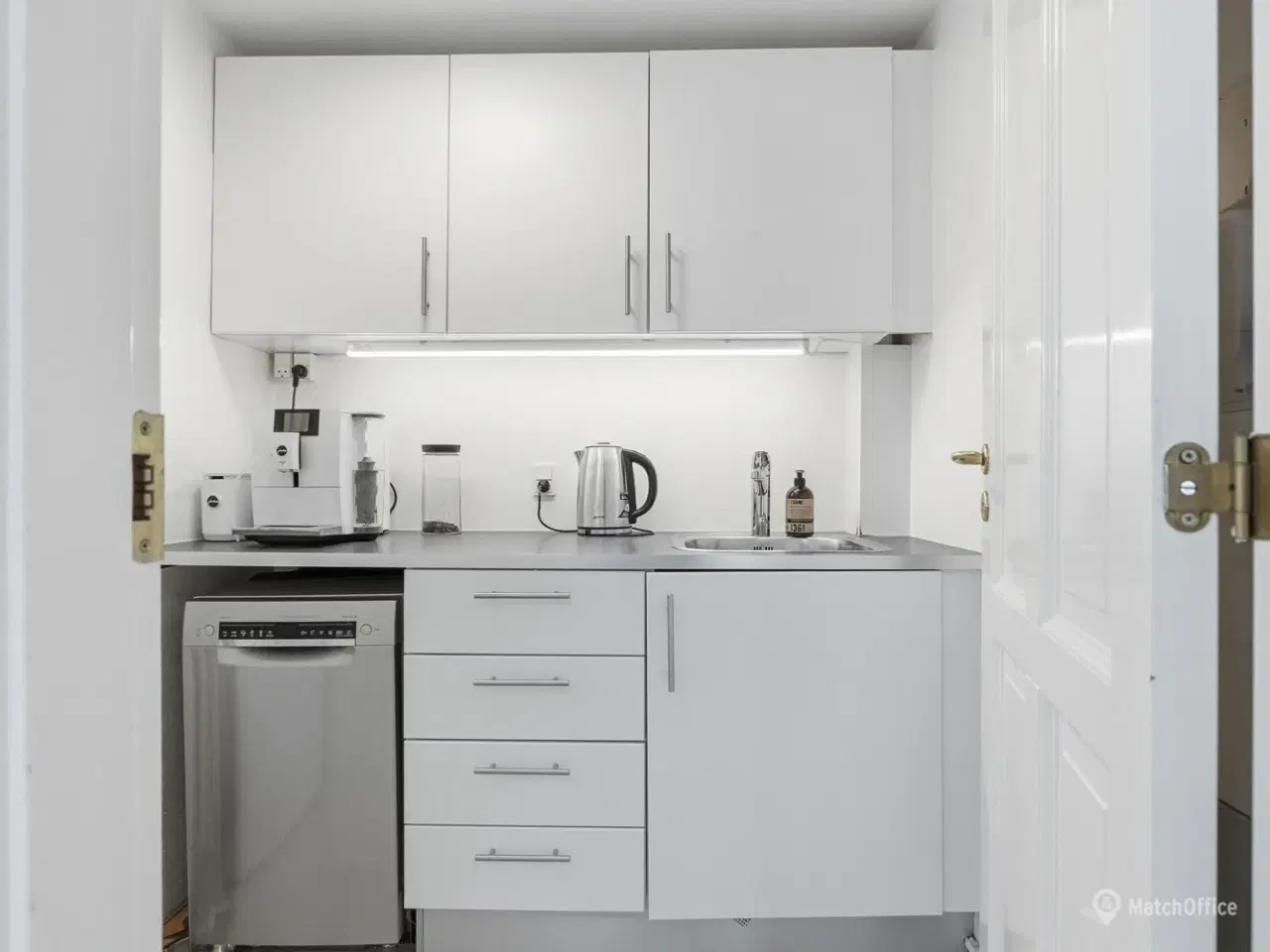 Billede 3 - Indbydende lejemål i roligt erhvervsområde