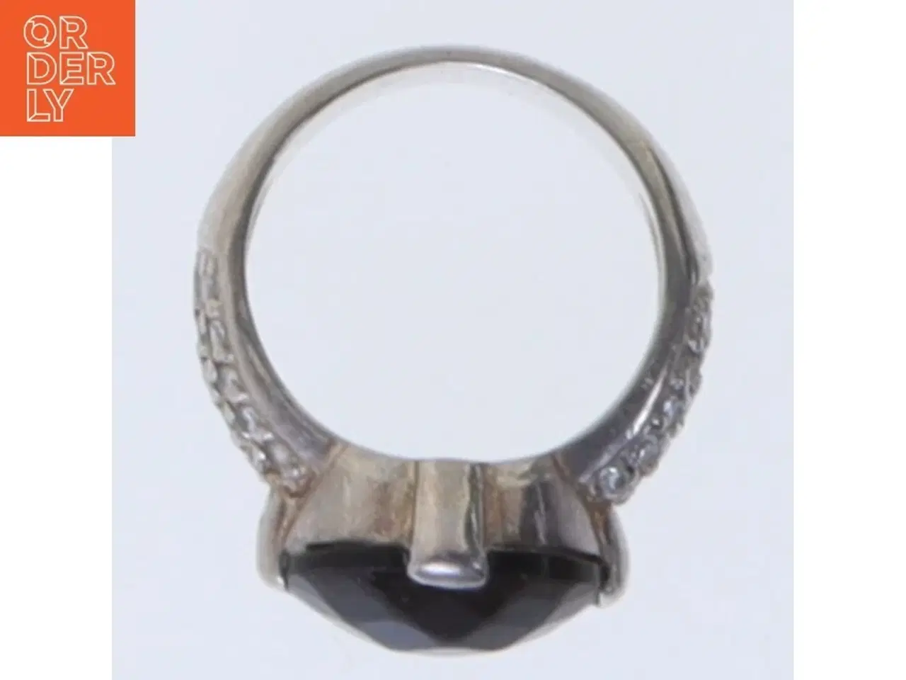 Billede 2 - Ring med sort sten (str. 55 mm)