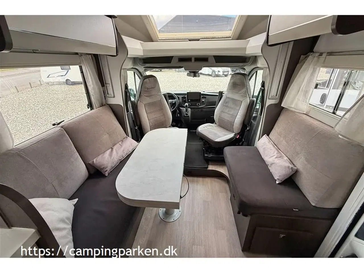 Billede 4 - 2022 - Benimar   Vinterisoleret Benimar med queensbed og face-to-face siddegruppe