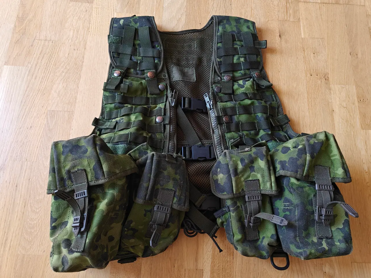 Billede 1 - Militær, M/05 Kampvest i M/84 sløring