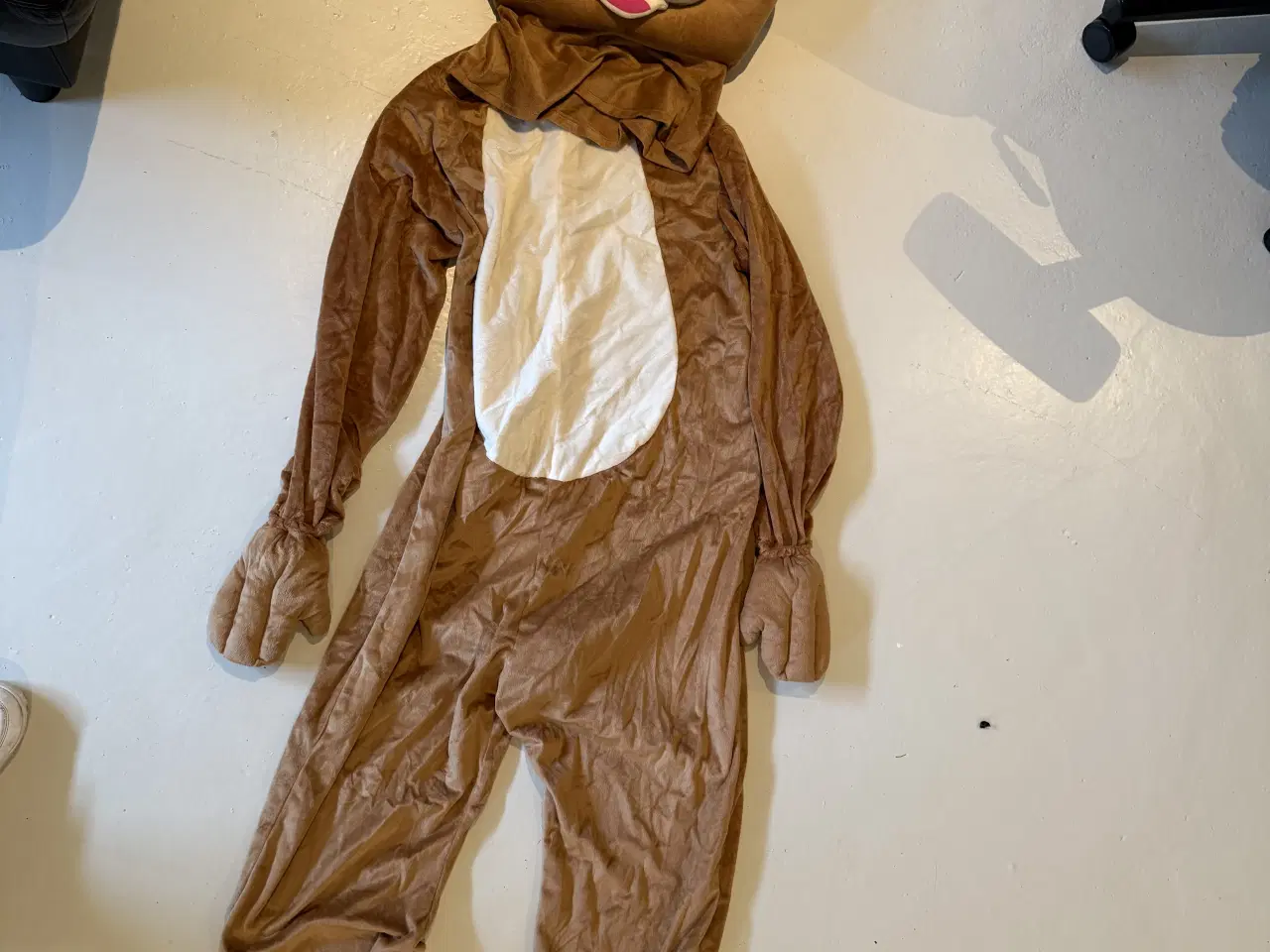 Billede 18 - Forskellige kostumer sælges byd.