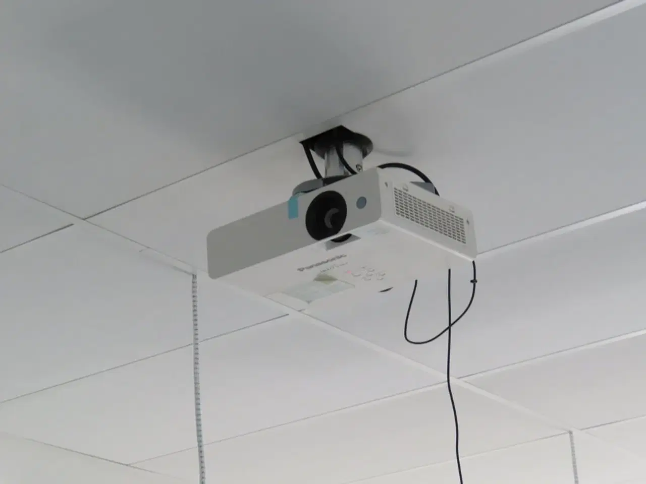 Billede 4 - Projektor, PANASONIC PT-LW373 med fjernbetjening