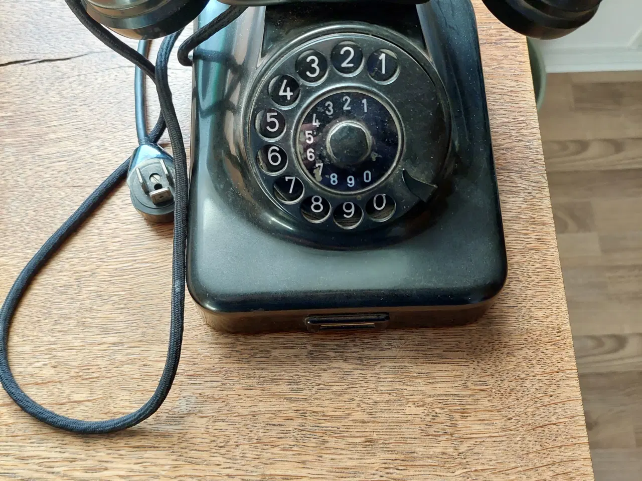 Billede 2 - Sort telefon