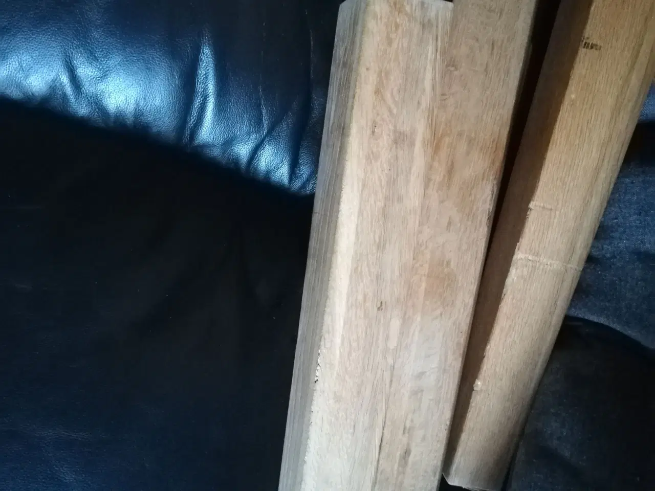 Billede 2 - Smukt massivt egetræsbord med en tillægsplade 