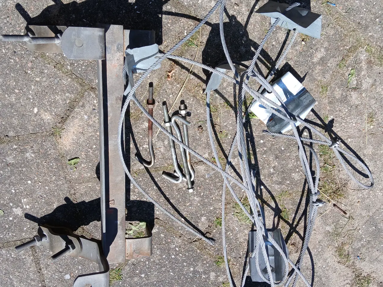 Billede 1 - Antennebeslag til montering på skorsten 