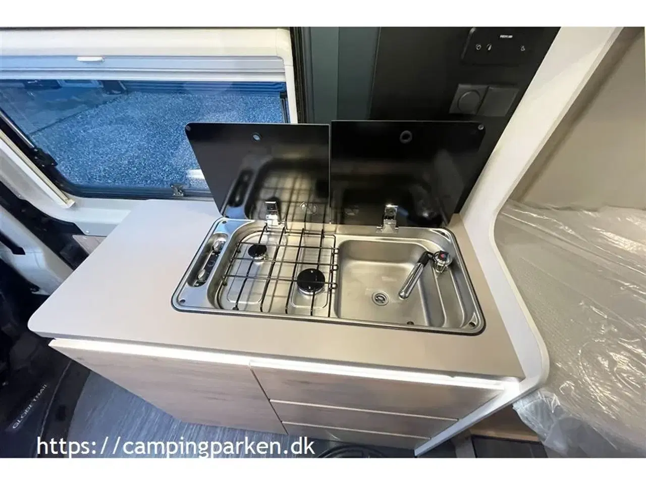 Billede 8 - 2024 - Dethleffs Globetrail CVD 600 ER Advantage   Markedets korteste camper van med enkeltsenge – og stort panoramavindue!