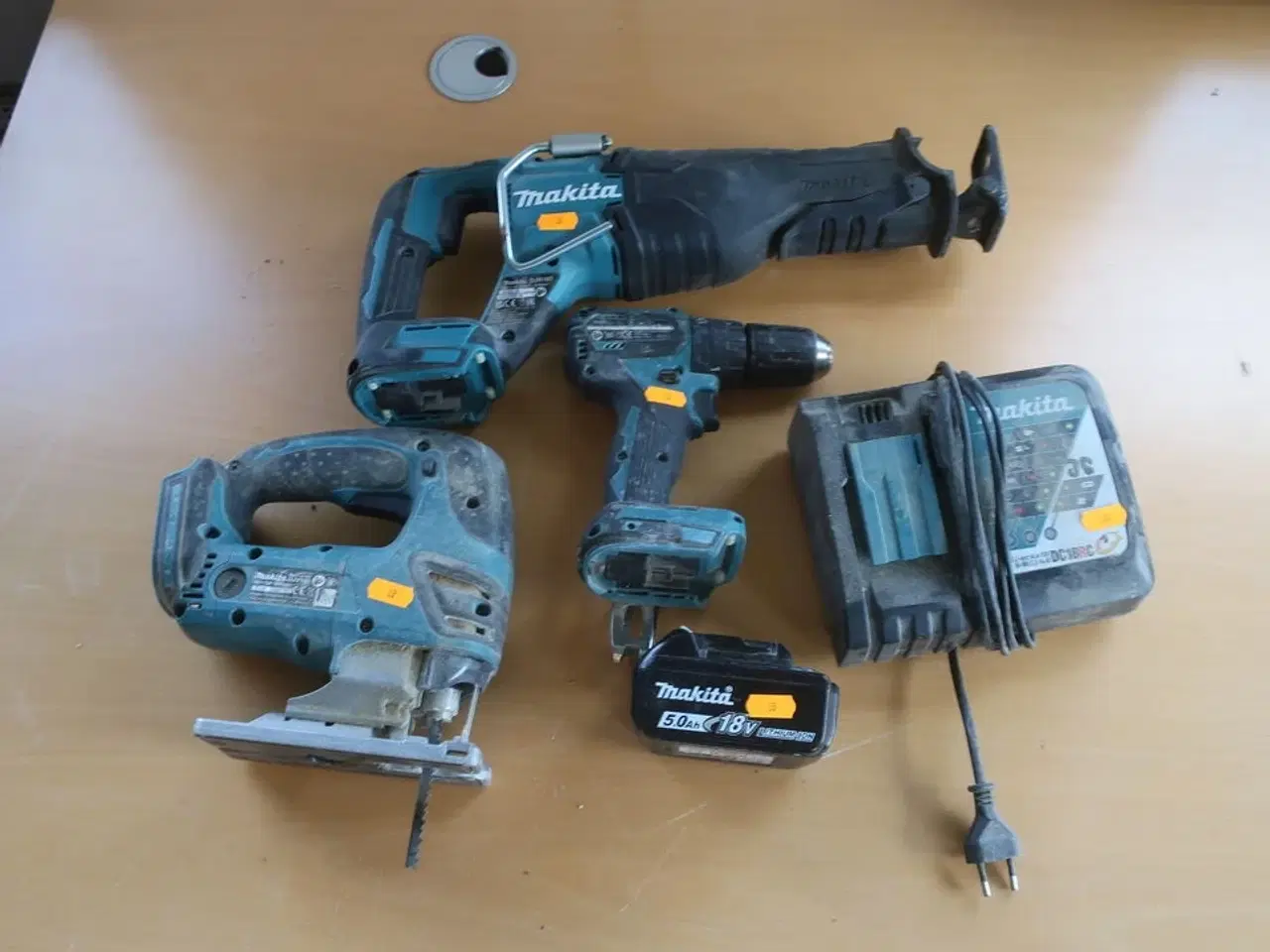 Billede 1 - Akkuværktøj MAKITA stiksav, nøgler m.v. inkl. lader og ét batteri