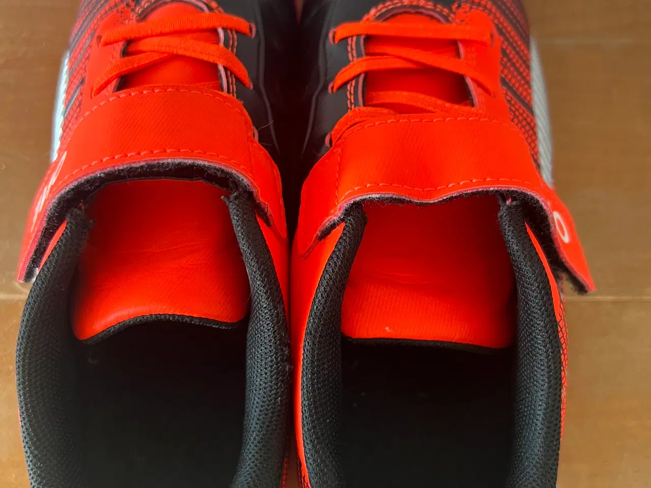 Billede 10 - Indendørs Fodboldstøvler fra Puma. Str. 34.
