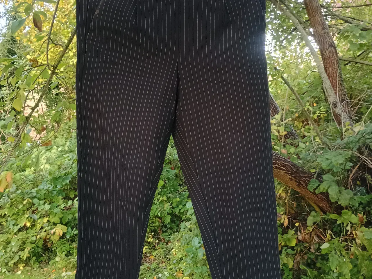 Billede 9 - Blazerbukser, sort med hvide striber, XS