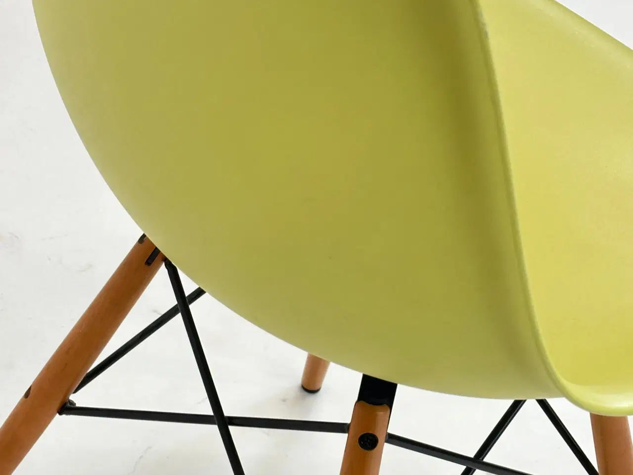 Billede 9 - Vitra Eames DSW Stol  (Citron RE)