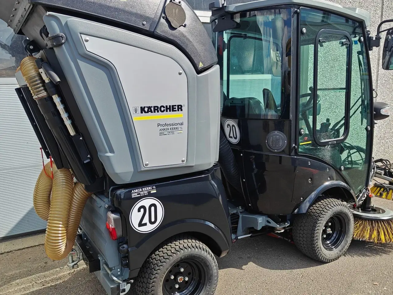 Billede 3 - Kärcher MIC 26 Med komplet feje/sug