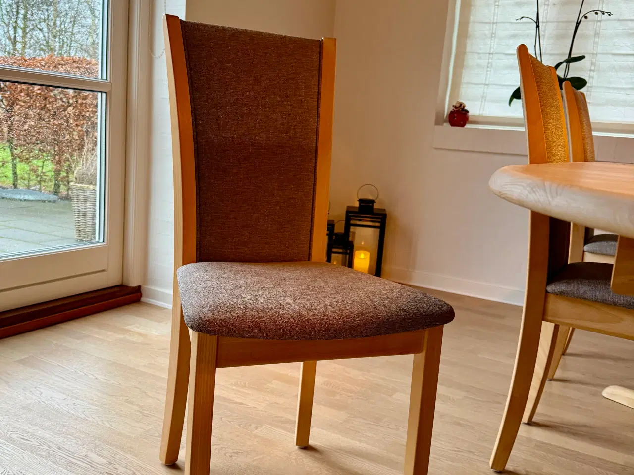 Billede 5 - Velholdt Skovby spisebord og stole sælges