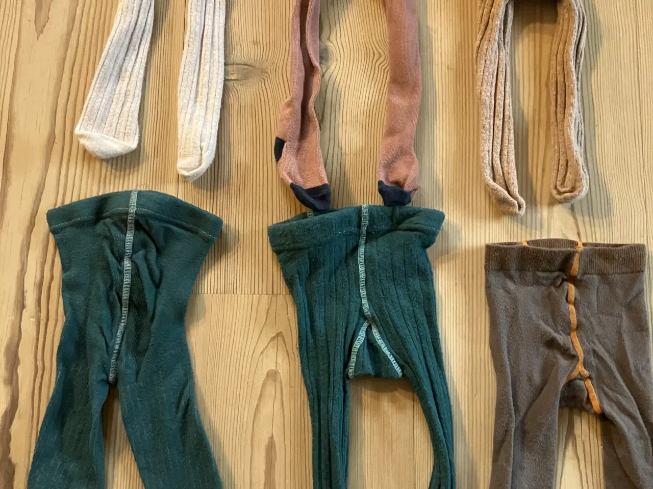 Billede 1 - 6 par buksestrømper i flere farver, str. 3-6 mdr.