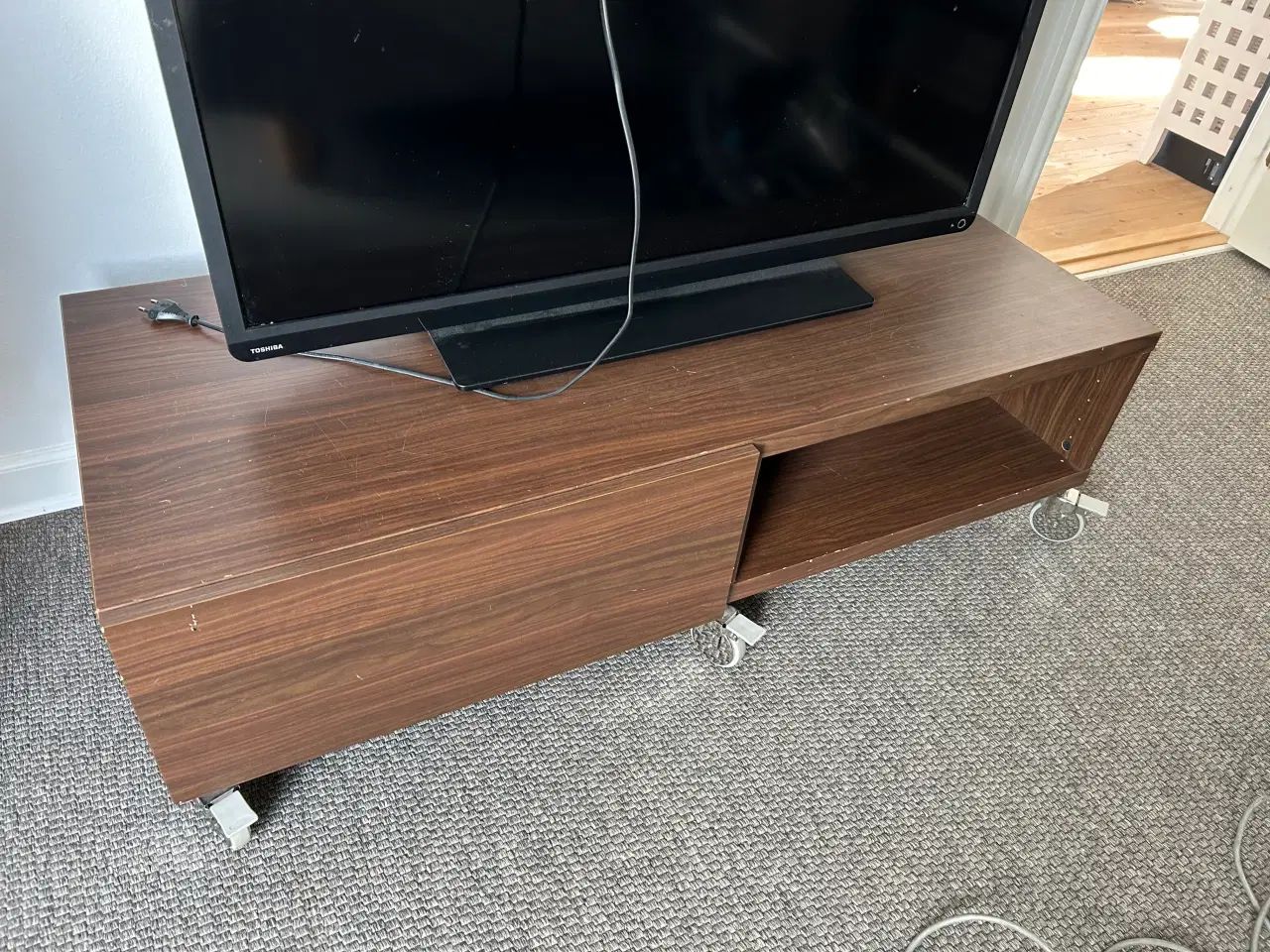 Billede 1 - Ikea tv bord