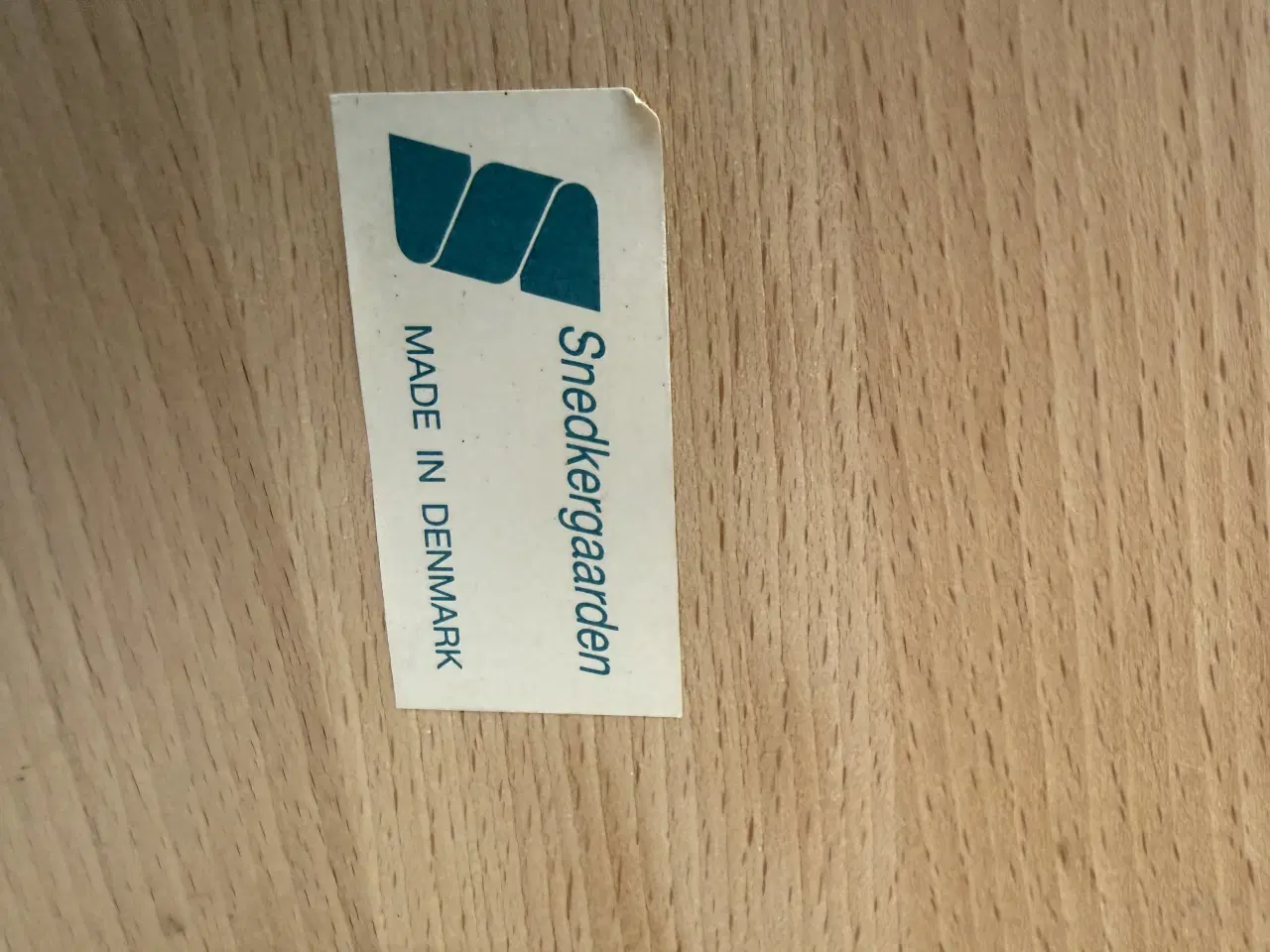 Billede 2 - Massivt  spisebord fra Snedkergården inkl. 6 stole