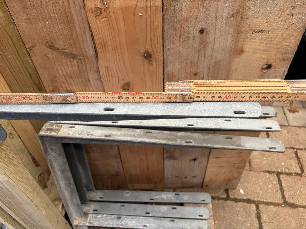 Billede 3 - Hyldebæringer til bordplade.