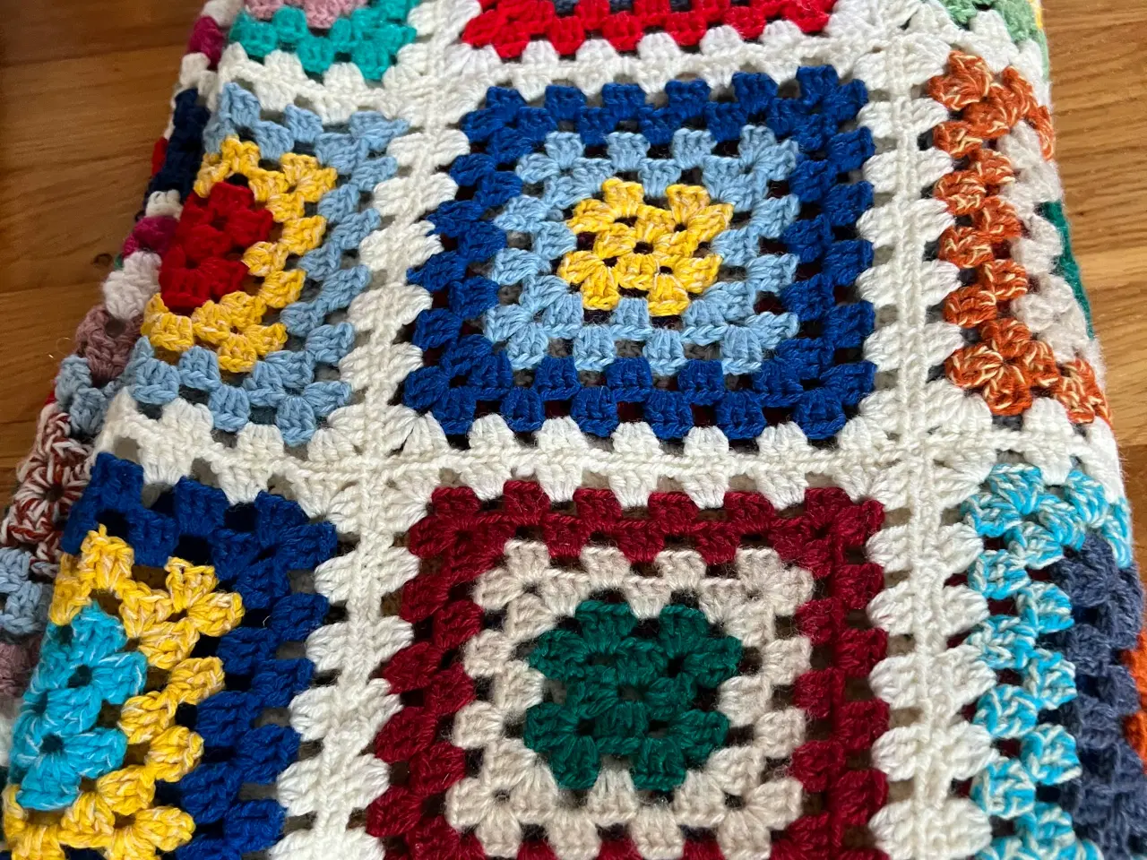 Billede 1 - Hæklede tæpper i oldemorfirkanter